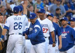 Chase Utley celebra con sus compañeros tras vencer a los Nacionales