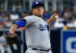 Urías prepara un lanzamiento con los Dodgers