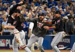 Jugadores de Cleveland festejan el triunfo