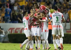 El equipo de Necaxa se reúne para celebrar la anotación