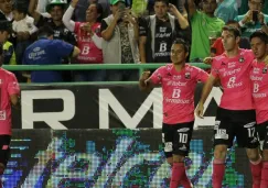 Los jugadores de León celebran un gol frente a Morelia