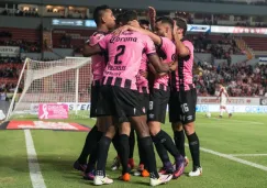 Jugadores de Necaxa festejan el tercer gol