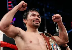 Pacquiao alza los brazos en señal de triunfo