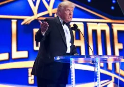 Donald Trump durante su investidura al Salón de la Fama de WWE