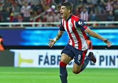 Alan Pulido festeja un gol contra Necaxa