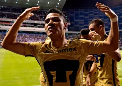 Pablo Barrera festeja un gol con Pumas