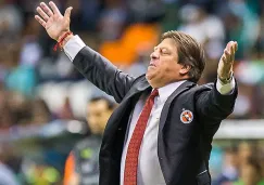 Miguel Herrera da indicaciones en juego contra León