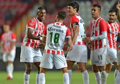 Jugadores del Necaxa festejan anotación contra Pachuca