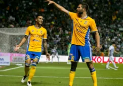 Gignac y Sosa celebran el tanto de la victoria