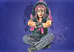 Mary Apache en sesión fotográfica con su tradicional vestimenta