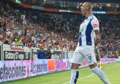 Ariel Nahuelpán festeja gol con Pachuca