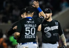 Murillo festeja con sus compañeros