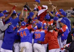 Jugadores de Criollos de Puerto Rico festejan bicampeonato