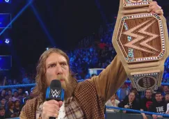 Daniel Bryan presume el nuevo título de la WWE