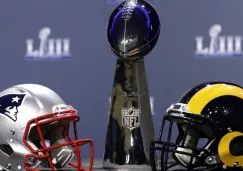 Los cascos de Patriots y Rams y el trofeo Vince Lombardi