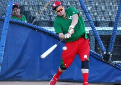 Japhet Amador entrenando para la Serie del Caribe