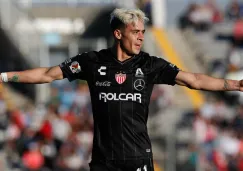 Brian Fernández festeja gol ante Puebla