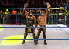 Lucha Brothers presumen los títulos en Pareja