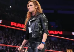 Becky Lynch después de ser suspendida por Vince McMahon