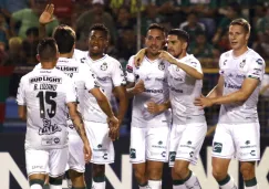 Santos Laguna celebra una anotación frente al Marathón