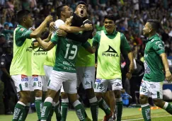 León celebra una anotación frente a Santos 