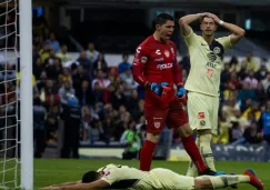 Guido Rodríguez se lamenta en el juego contra Necaxa