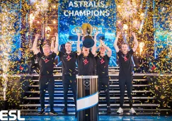 Los jugadores de Astralis, levantando la copa del IEM Katowice