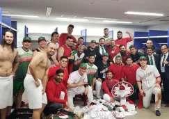 Equipo mexicano de beisbol, tras ganar juego contra Japón