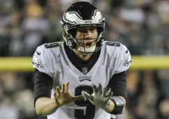 Nick Foles durante un partido con los Eagles