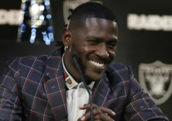 Antonio Brown durante su presentación con los Raiders