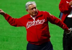 AMLO lanza la primera bola del partido de Diablos