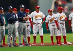 Jugadores de Padres y Diablos durante el juego