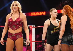 Charlotte, Ronda Rousey y Becky Lynch antes de una lucha