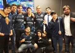 Isurus Gaming, posando tras vencer a Pixel Esports Club