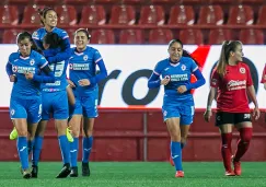 Jugadoras de Cruz Azul celebran gol contra Xolos 