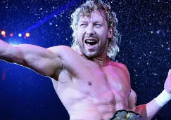 Kenny Omega después de una función de lucha libre