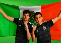 Beto Ávila y Villamore, con la bandera de México en el torneo de FIFA 19