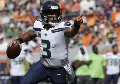 Russell Wilson se prepara para lanzar en un partido de Seattle