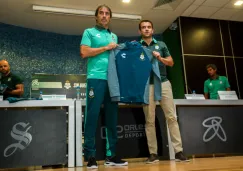 Guillermo Almada durante su presentación como nuevo DT de Santos