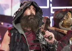 Luke Harper hace su entrada al ring