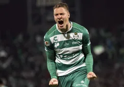 Julio Furch celebra un gol con Santos Laguna 