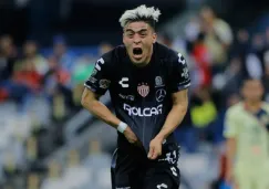 Brian Fernández festejando un gol ante el América 