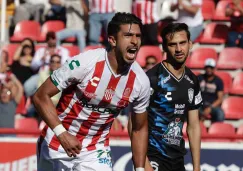 Lalo Herrera festeja un gol con Necaxa