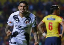 Gustavo Bou festeja uno de sus goles contra Morelia