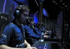 Los jugadores de Isurus Gaming, previo a una partida en el MSI