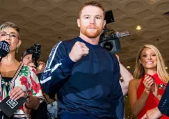 Canelo Álvarez posa para las cámaras en Las Vegas