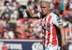 Brian Fernández en partido con Necaxa