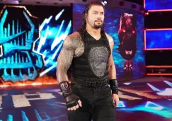 Roman Reigns hace su entrada al ring