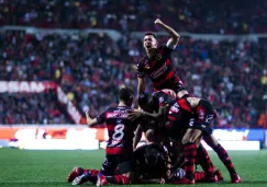 Jugadores de Xolos celebran anotación contra Puebla