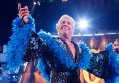 Ric Flair hace su entrada al ring